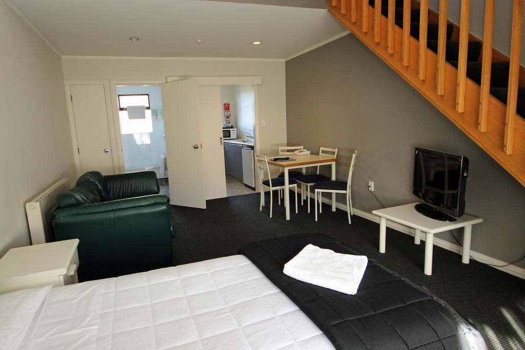 Champers Motor Inn Lower Hutt Room photo