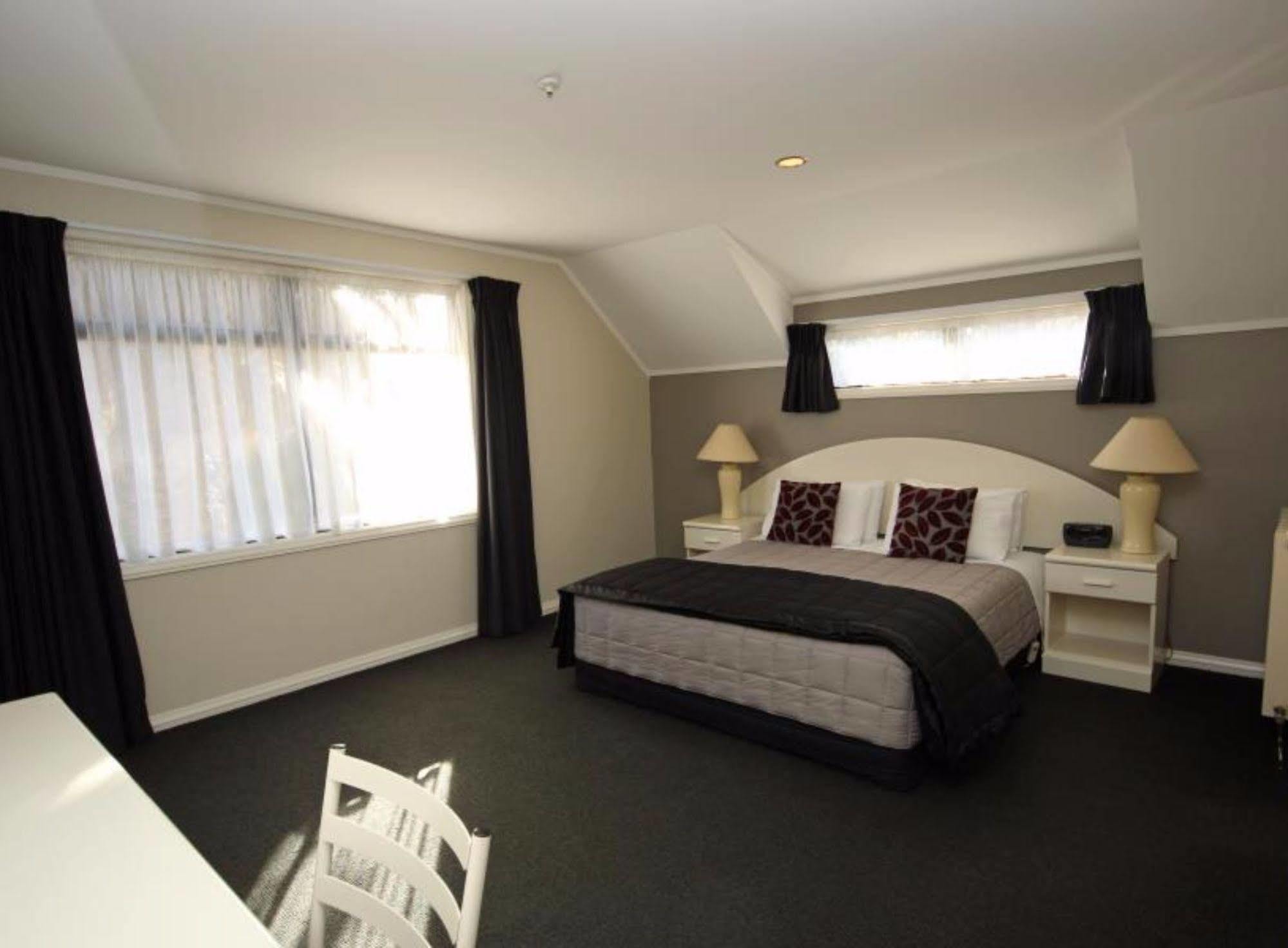 Champers Motor Inn Lower Hutt Exterior photo