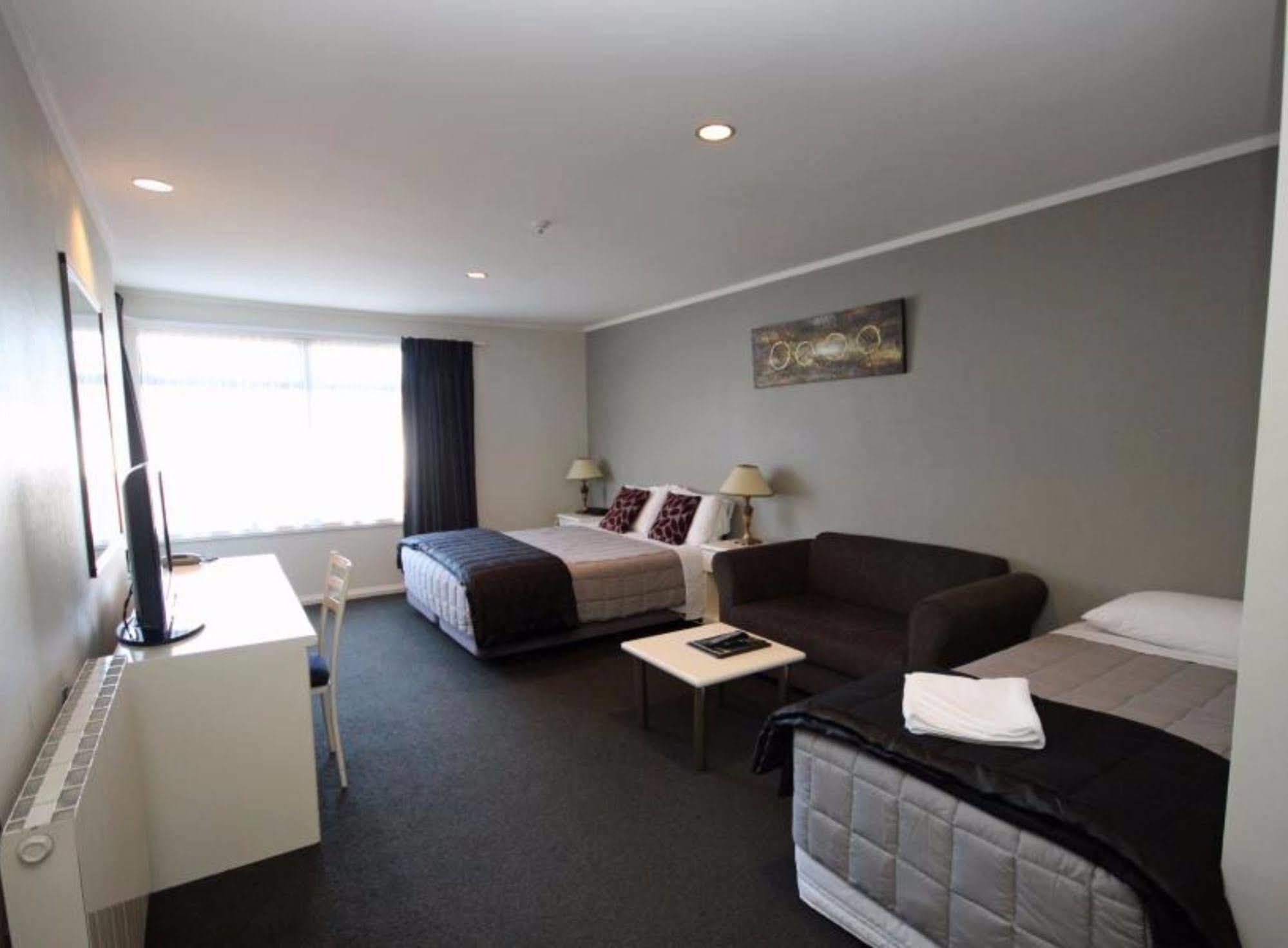 Champers Motor Inn Lower Hutt Exterior photo