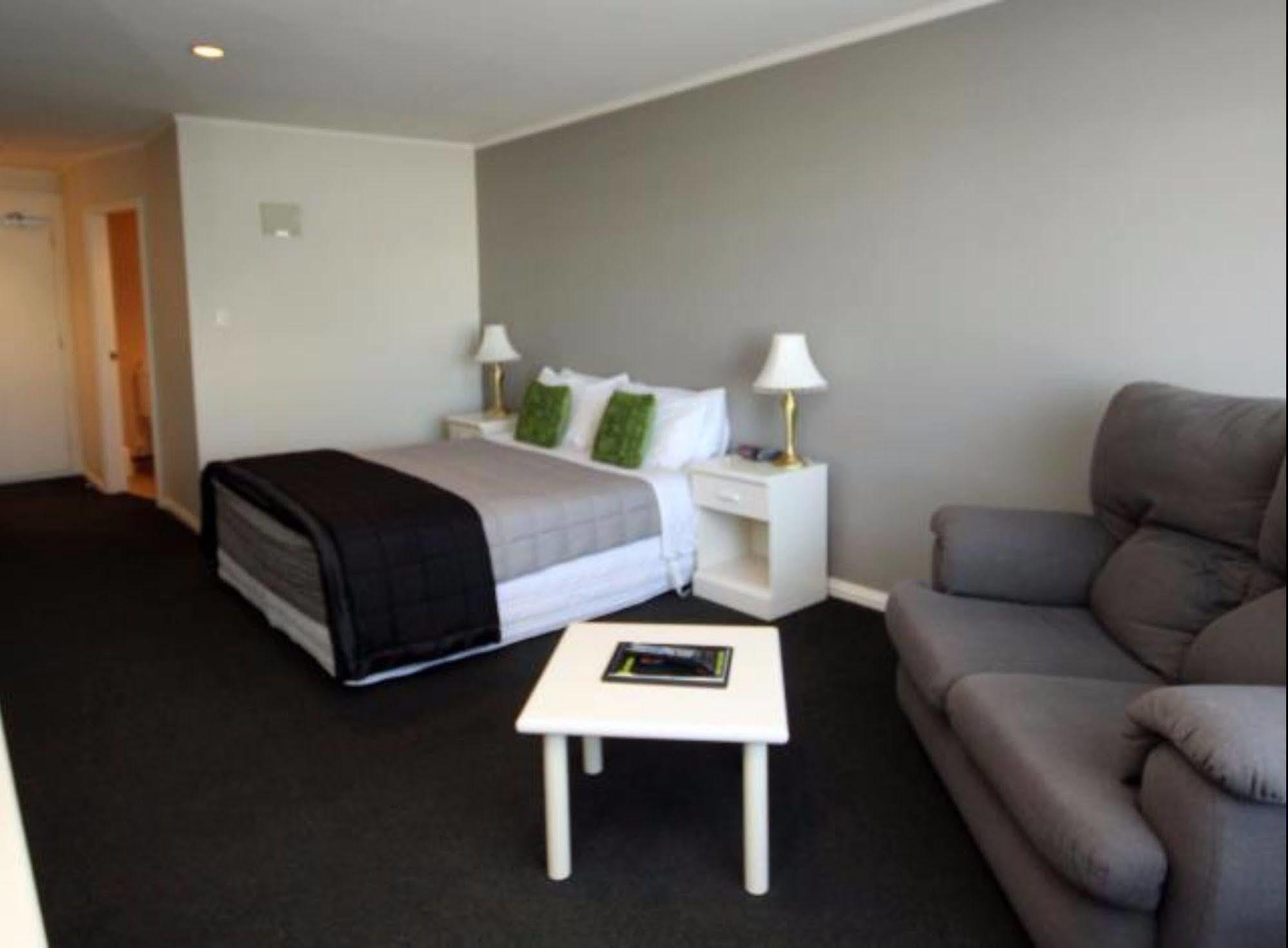 Champers Motor Inn Lower Hutt Exterior photo