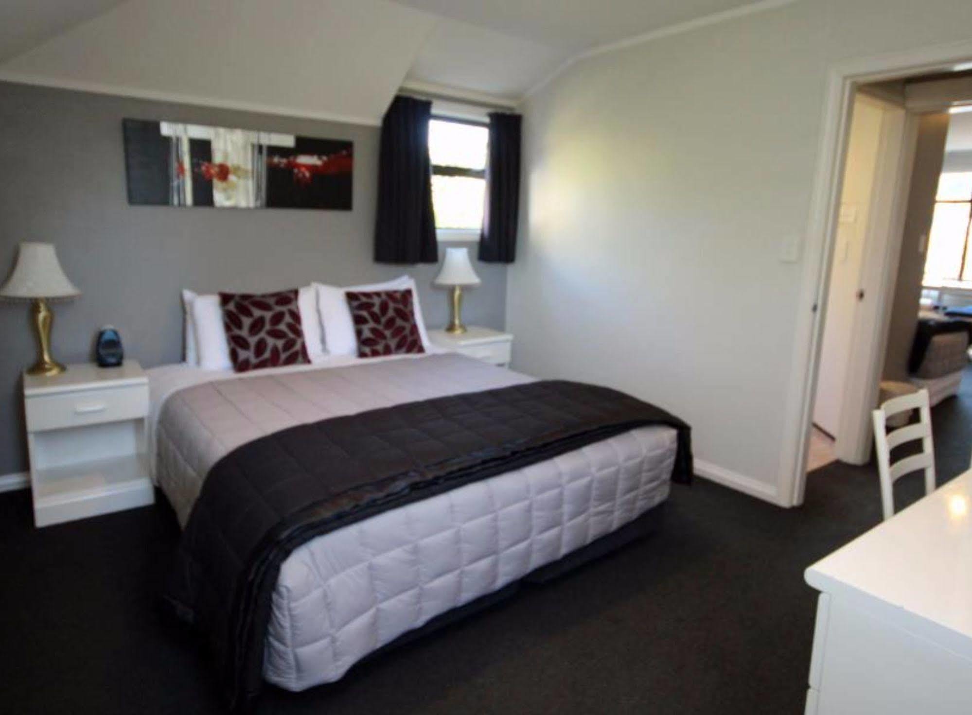 Champers Motor Inn Lower Hutt Exterior photo