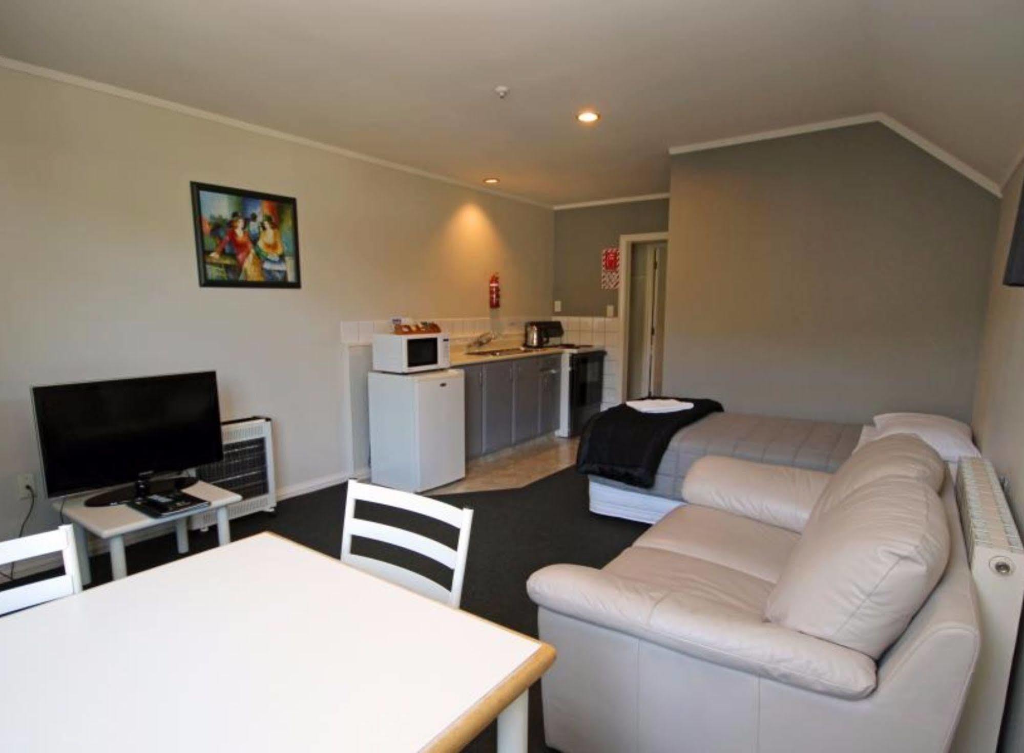 Champers Motor Inn Lower Hutt Exterior photo